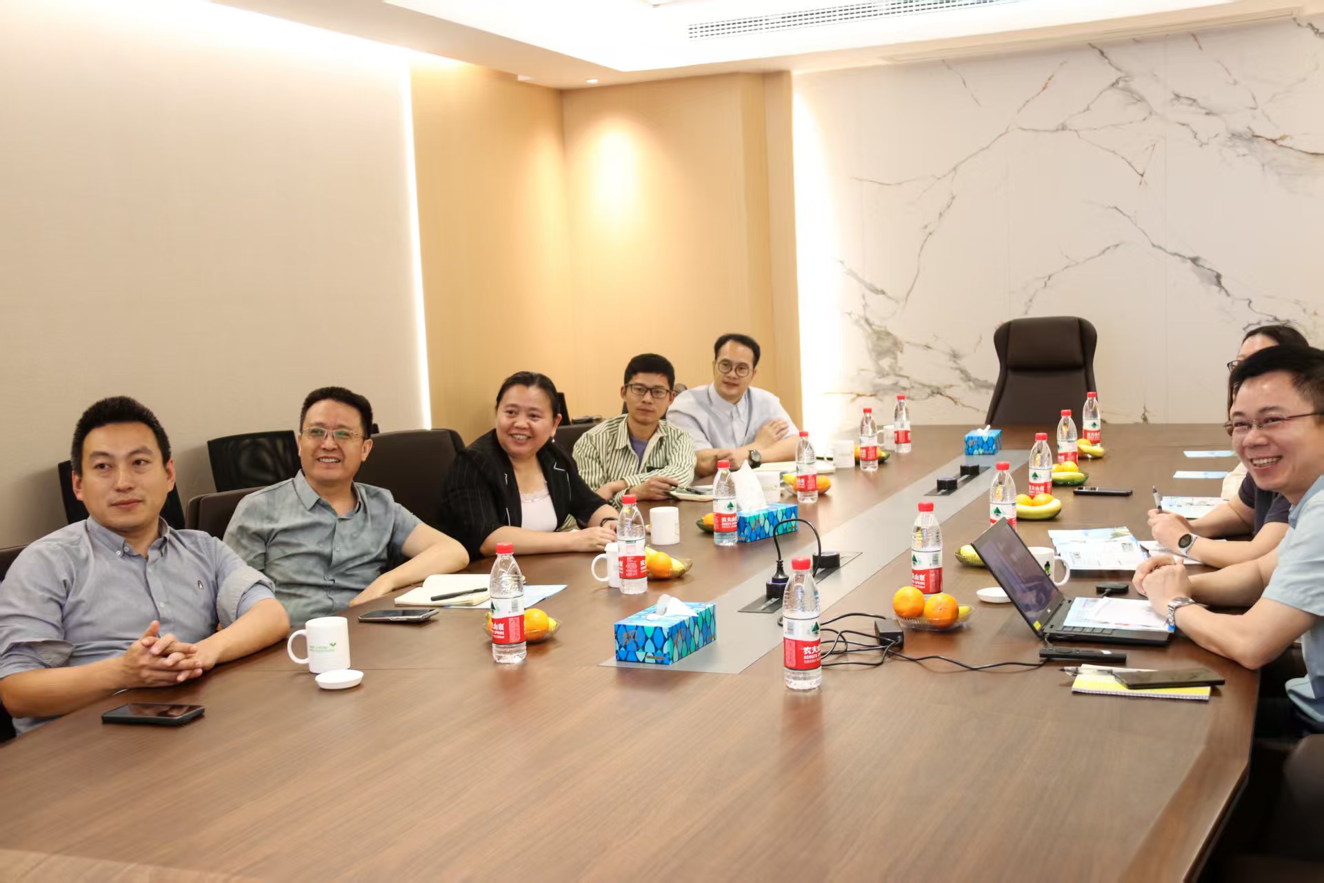 會(huì)議2.jpg 會(huì)議2.jpg